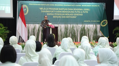 PENYERAHAN BANTUAN DANA BEASISWA DHARMAYUKTI KARINI MAHKAMAH AGUNG RI